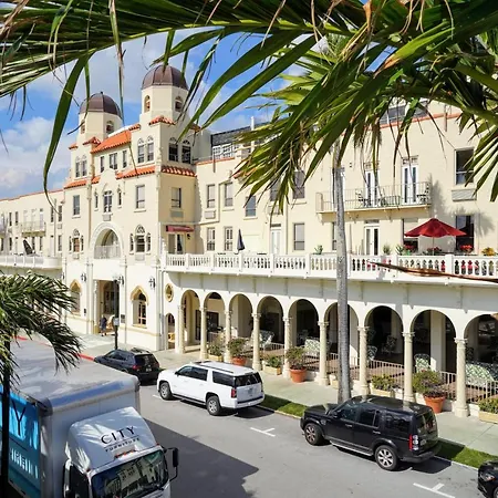 Palm Beach Historic Hotel: Petite Retreat Near Beach